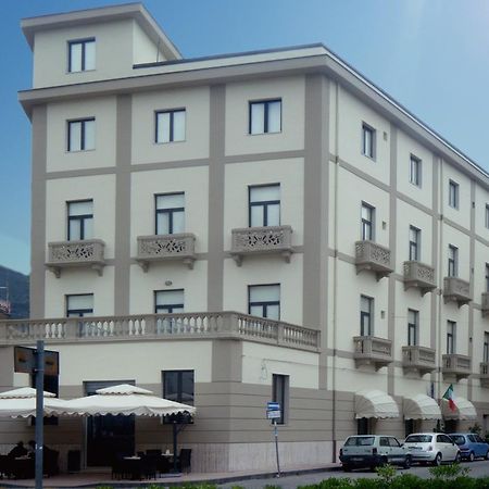 Hotel Vittoria ซาปรี ภายนอก รูปภาพ