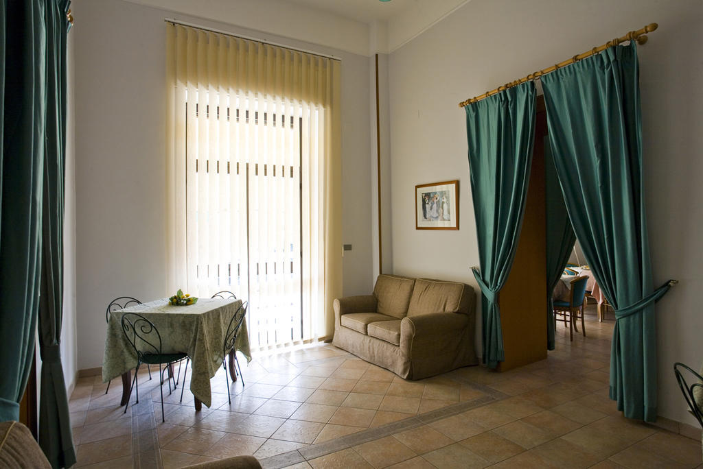 Hotel Vittoria ซาปรี ภายนอก รูปภาพ