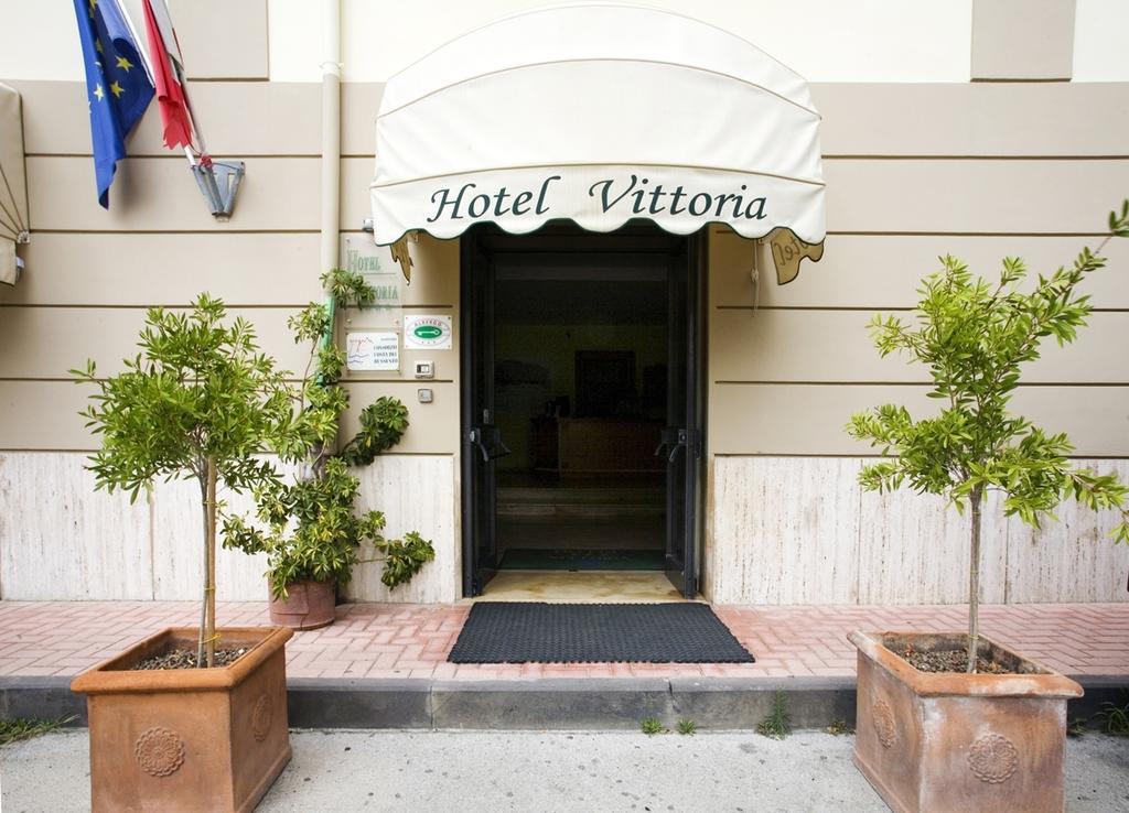 Hotel Vittoria ซาปรี ภายนอก รูปภาพ